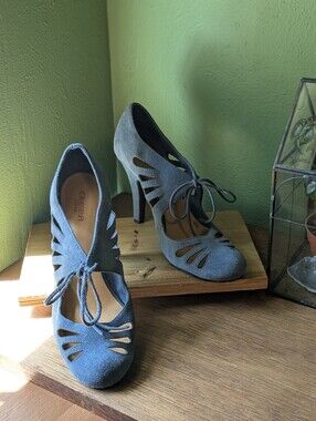 Crown Vintage "Bruges" Blue Suede Cutout Pumps Size 9½
